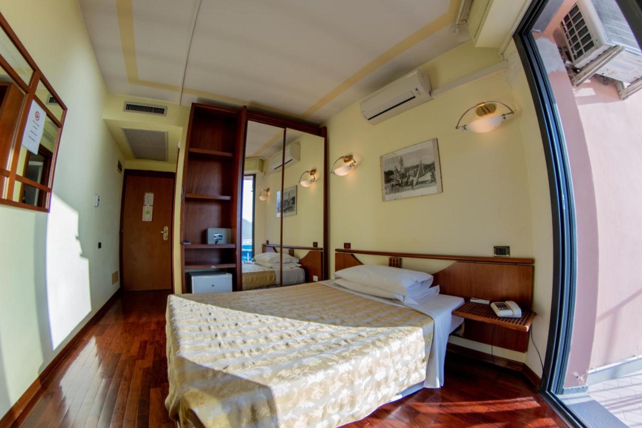 מלה Hotel Sirenella מראה חיצוני תמונה