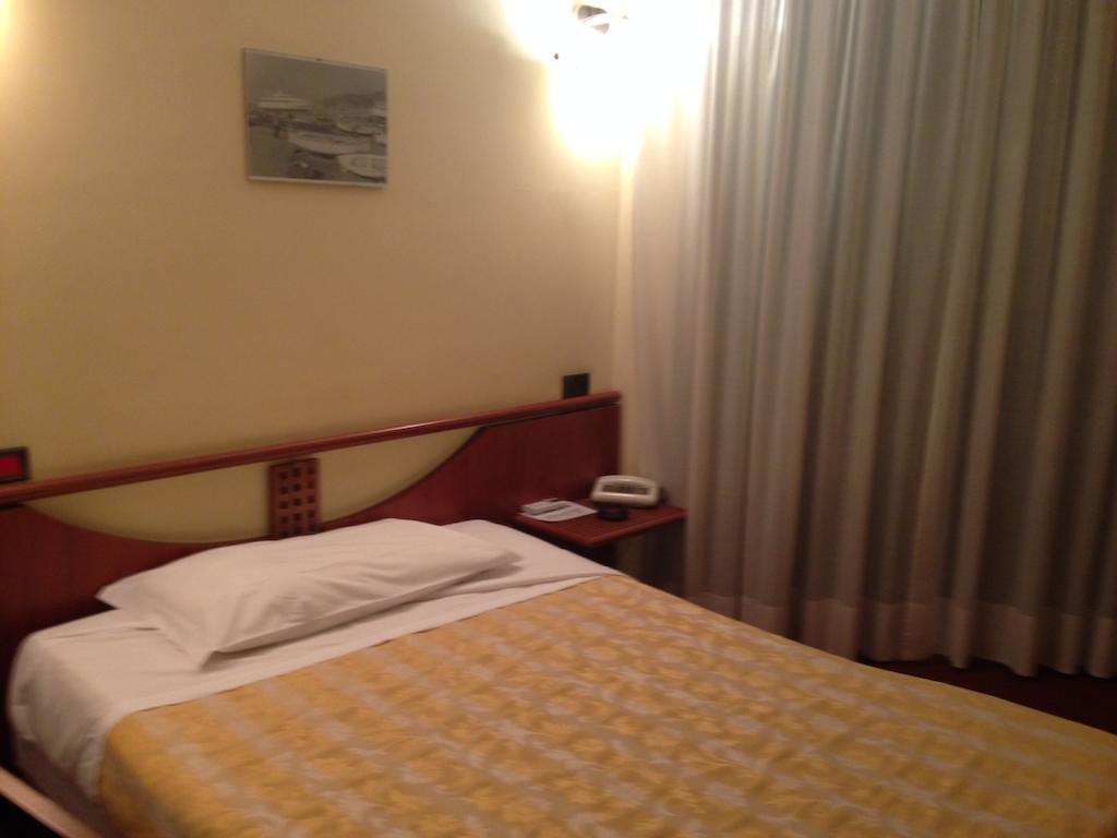 מלה Hotel Sirenella חדר תמונה